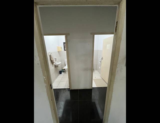 250M² BUSINESS TO LET IN PARKLANDS